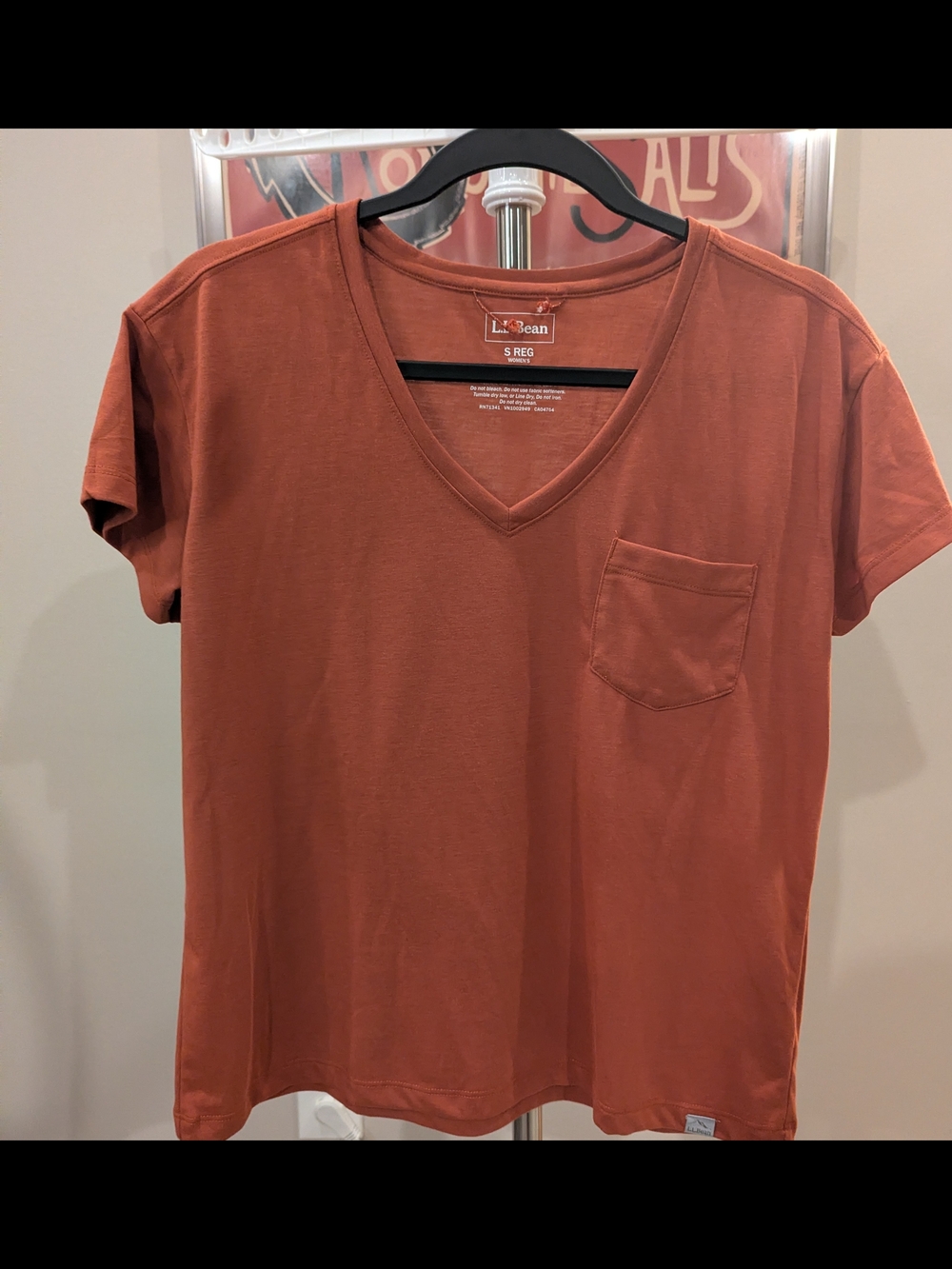 $10 LL Bean Women's Small Regular- Mountainside VNeck Pocket Tee Rust Orange EUC